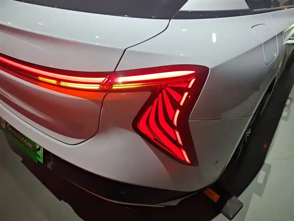 Hongqi EH7 2024 из CN, фото 8