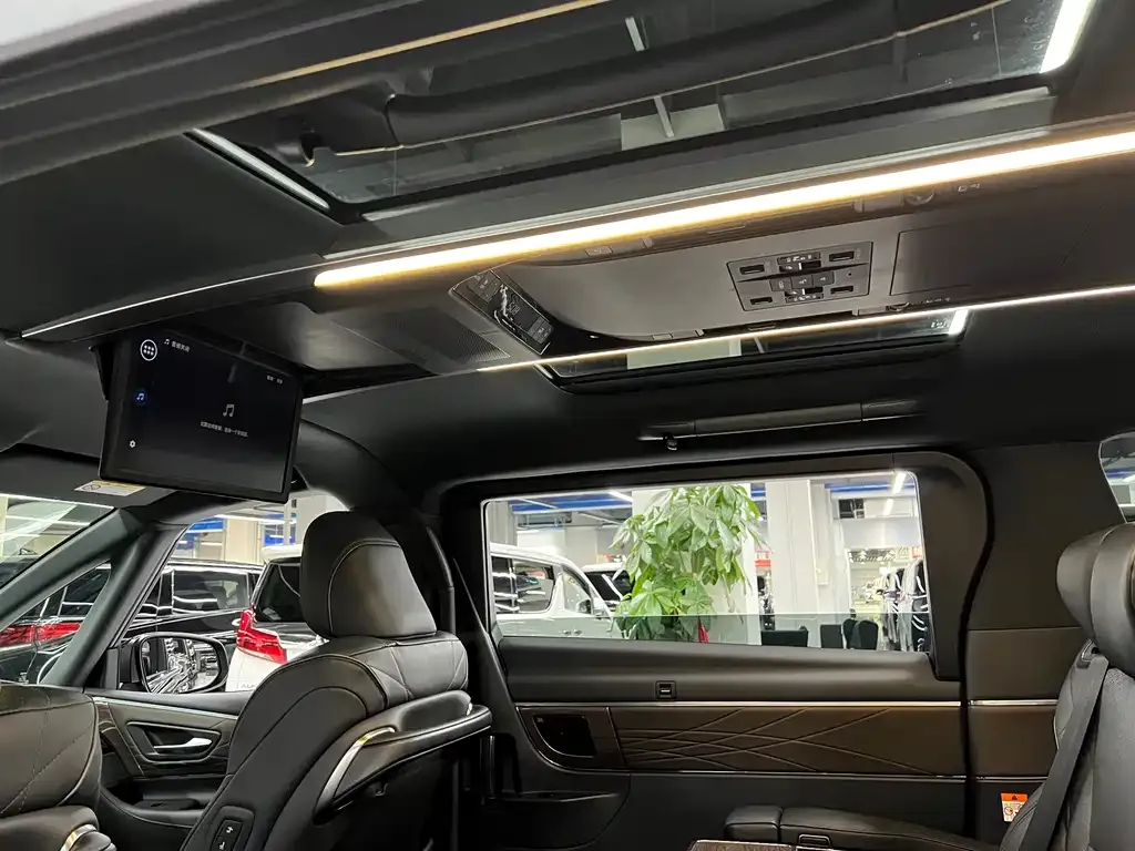 Toyota Vellfire 2023 из CN, фото 10
