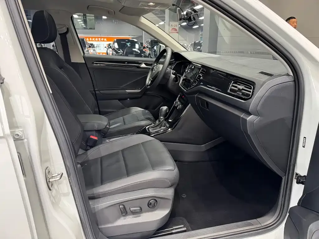 Volkswagen T-Roc 2023 из CN, фото 4