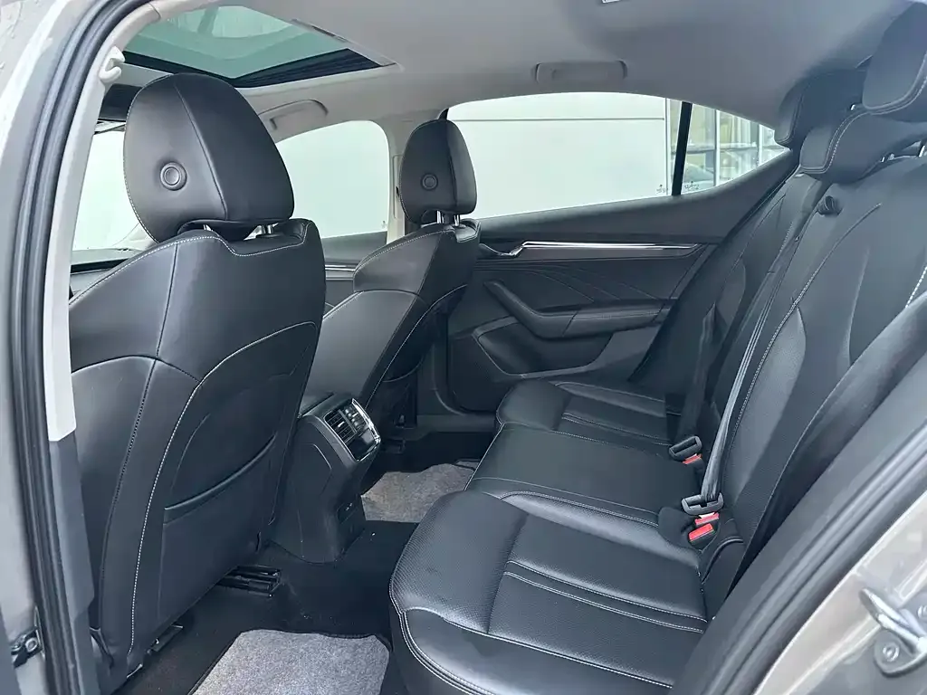 Skoda Octavia — фото 4