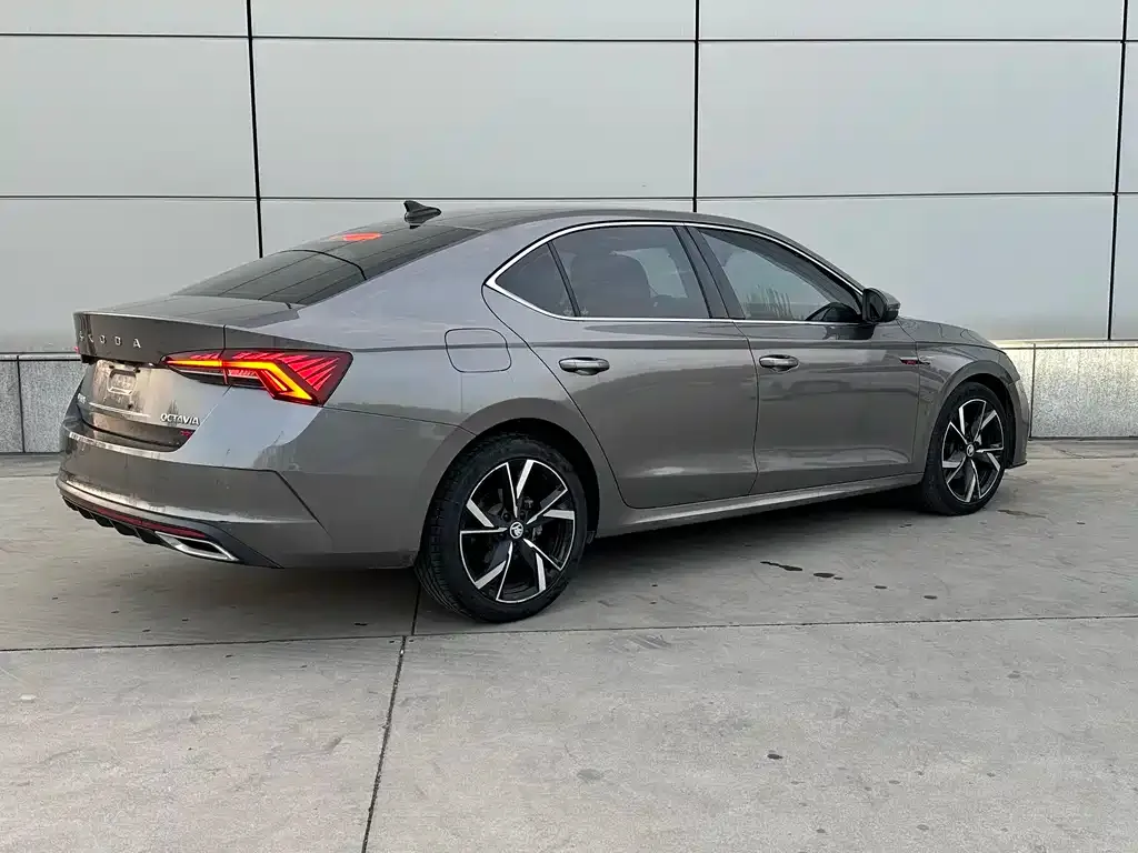 Skoda Octavia — фото 8