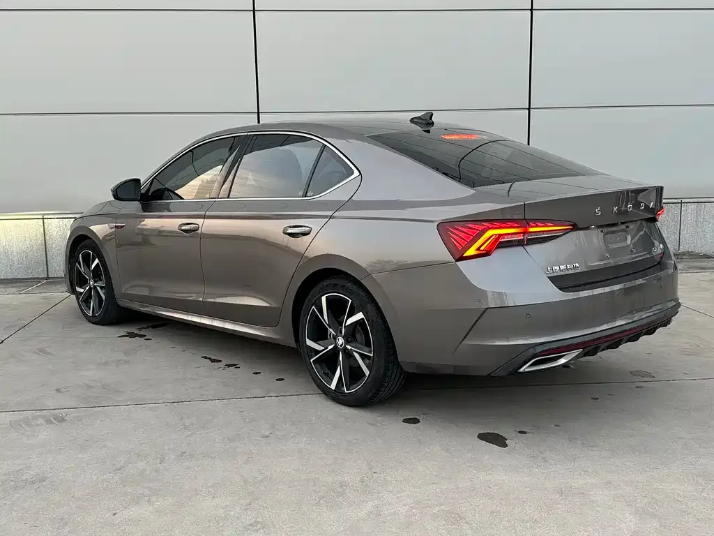 Skoda Octavia — фото 9