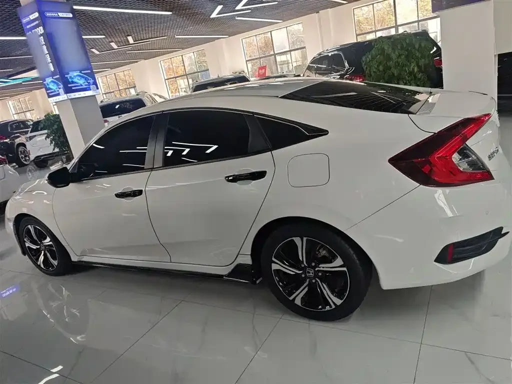 Honda Civic 2022 из CN, фото 5