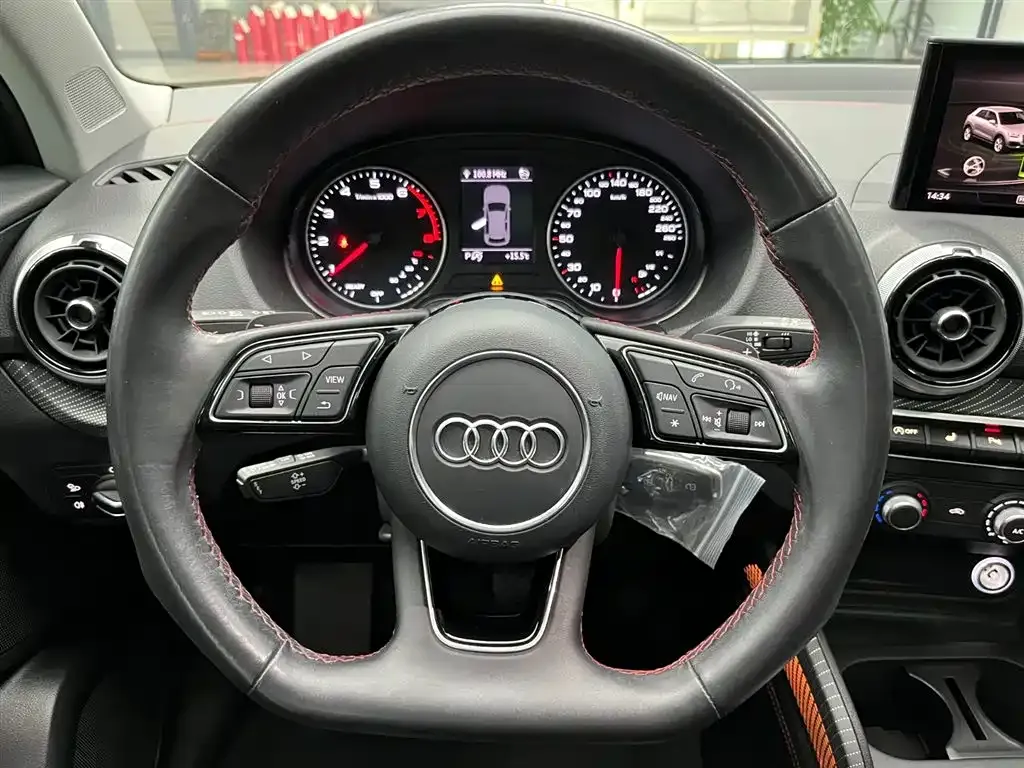 Audi Q2L — фото 4