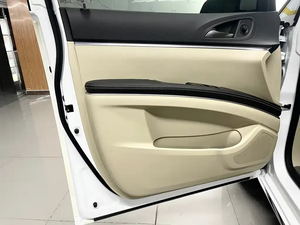 Buick GL8 2024 из CN, фото 8