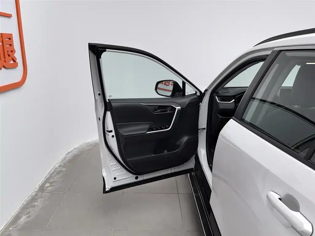 Toyota RAV4 2024 из CN, фото 8