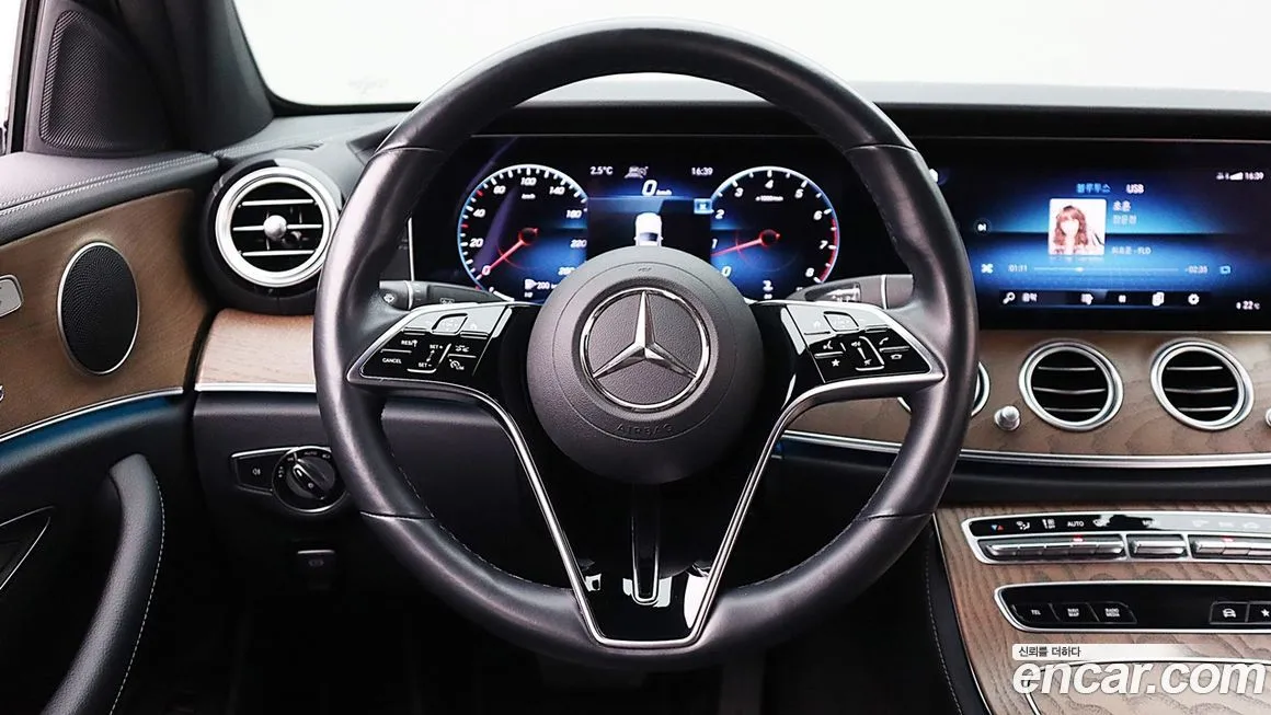 Mercedes-Benz E-Class — фото 10