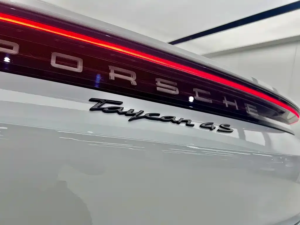 Porsche Taycan — фото 7