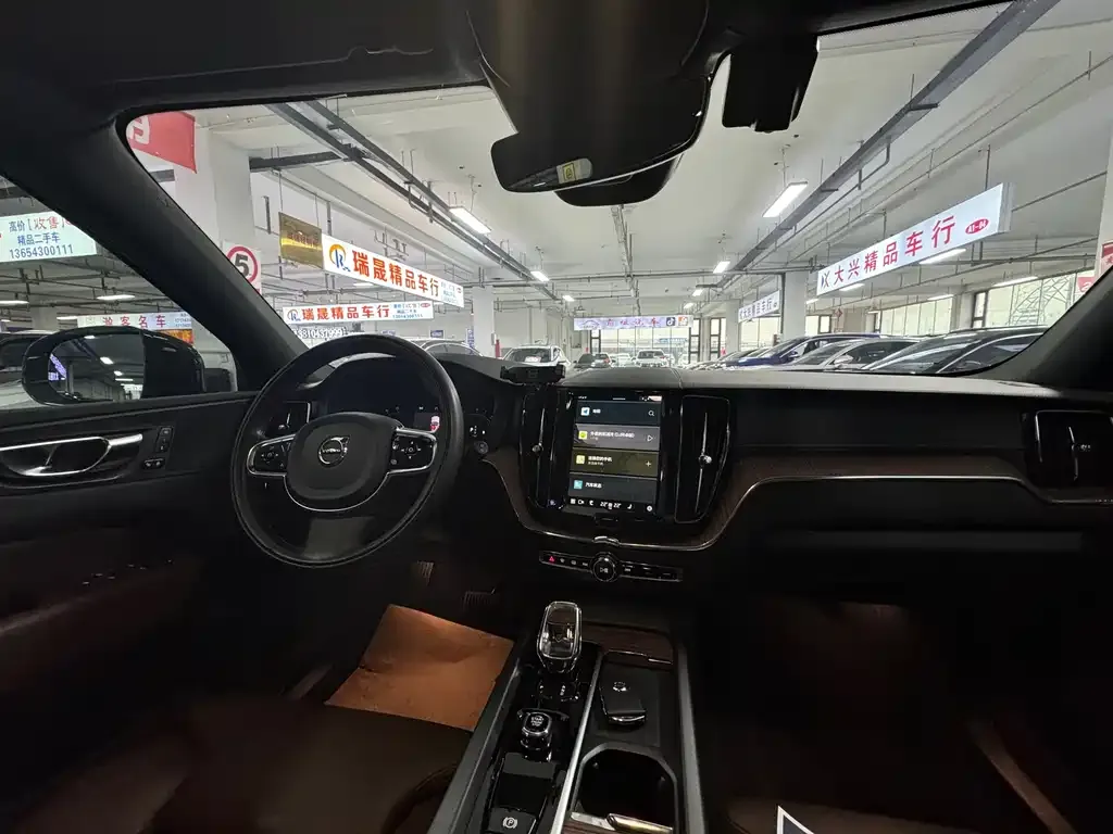 Volvo XC60 2022 из CN, фото 8