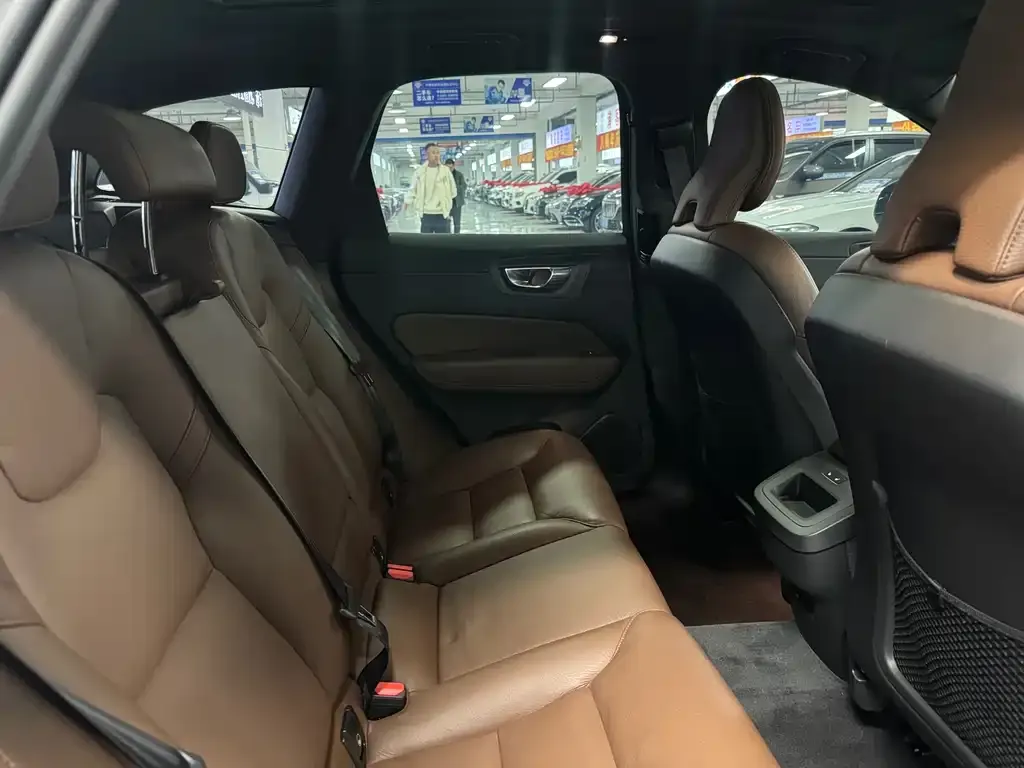 Volvo XC60 2022 из CN, фото 9