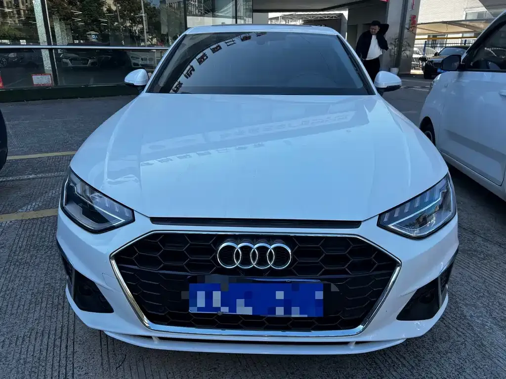 Audi A4L 2023 из CN, фото 2