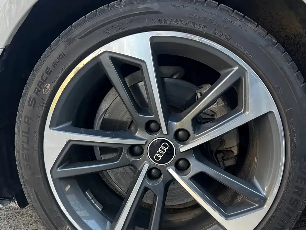 Audi A4L 2023 из CN, фото 4