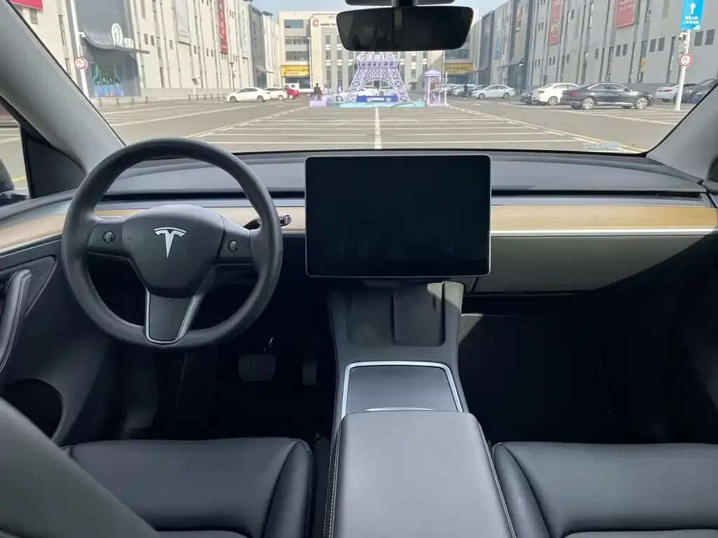 Tesla Model Y — фото 5
