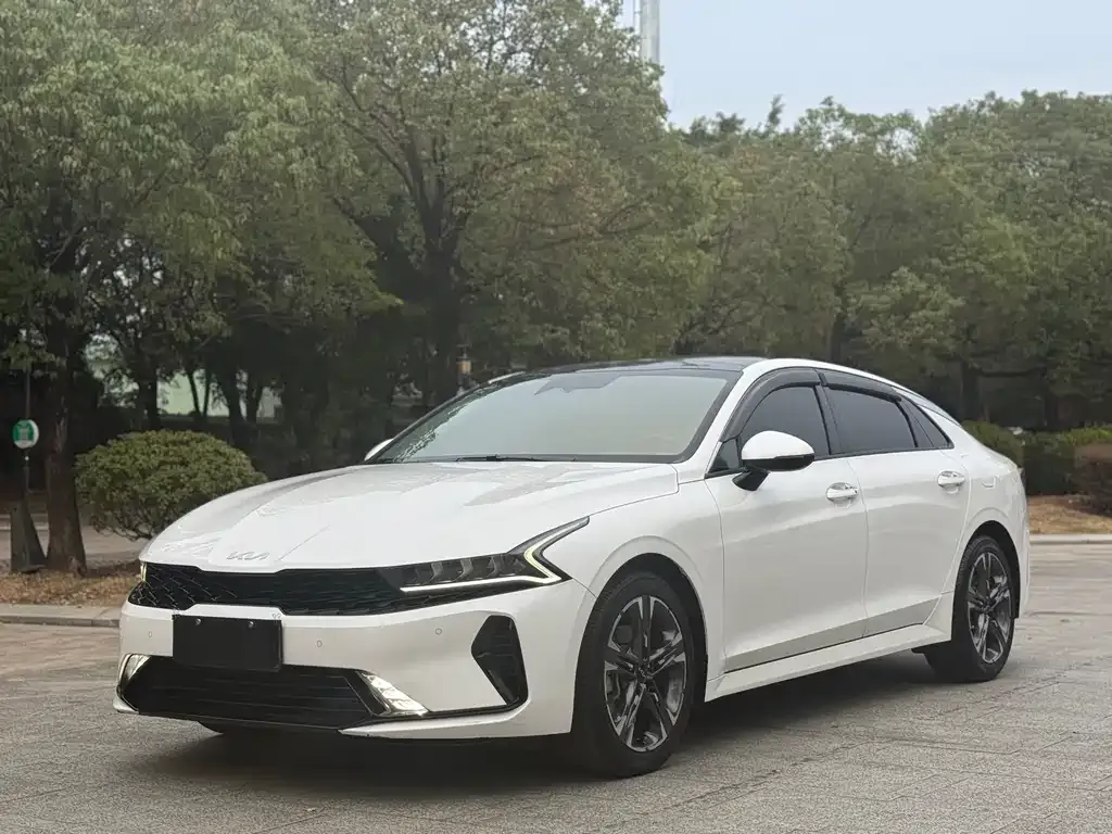 Kia K5 2023 из CN, фото 1