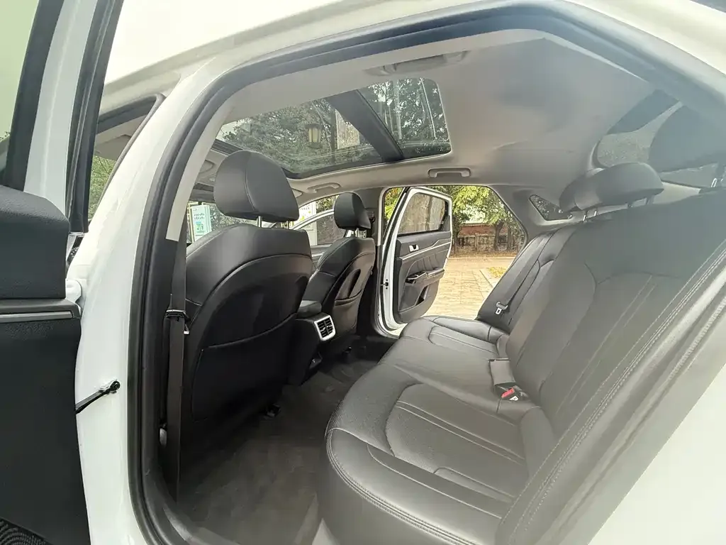 Kia K5 2023 из CN, фото 10