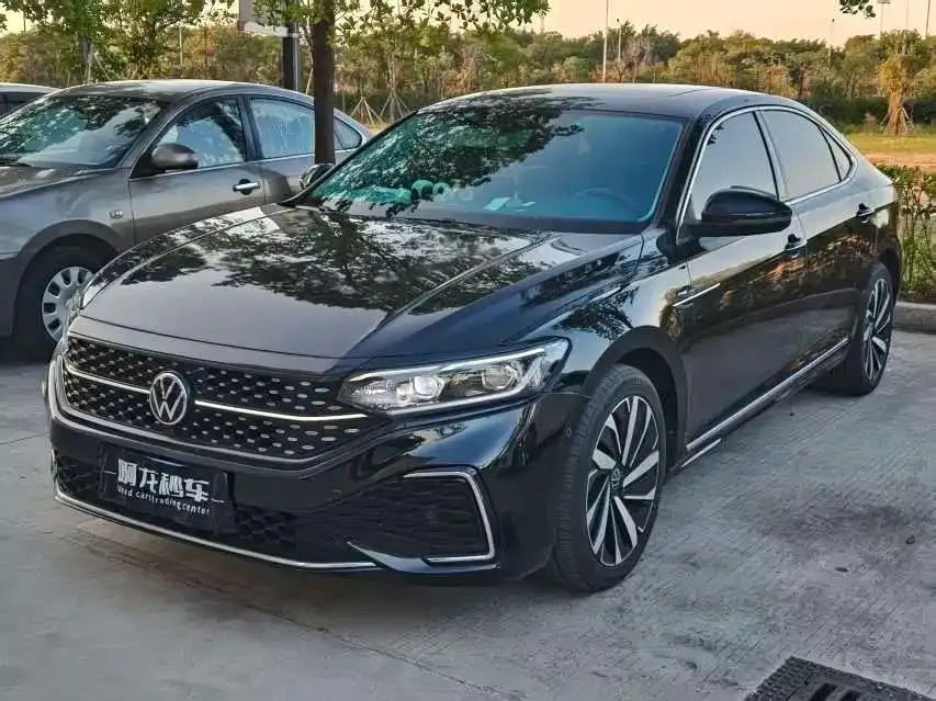 Volkswagen Passat — фото 1