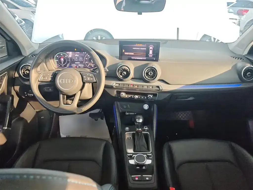 Audi Q2L e-tron — фото 10