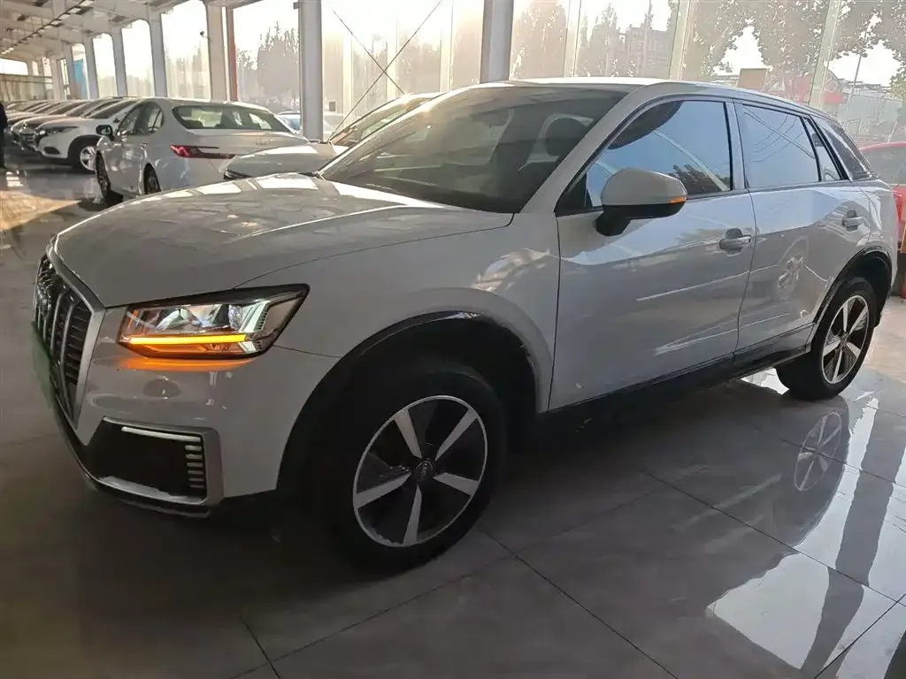 Audi Q2L e-tron — фото 5