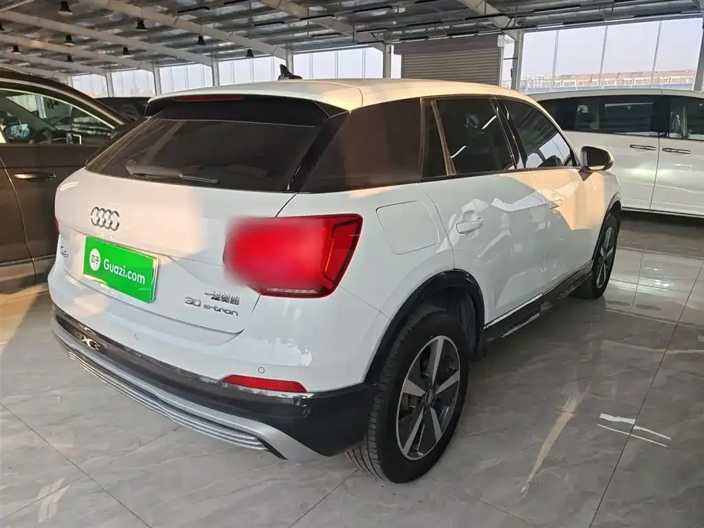 Audi Q2L e-tron — фото 7