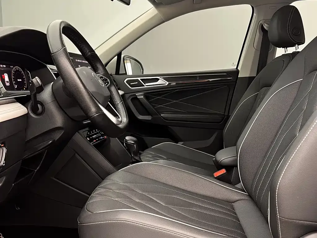 Volkswagen Tiguan L — фото 3