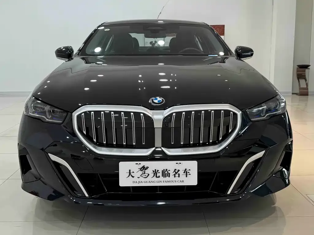 BMW 5 Series 2025 из CN, фото 2