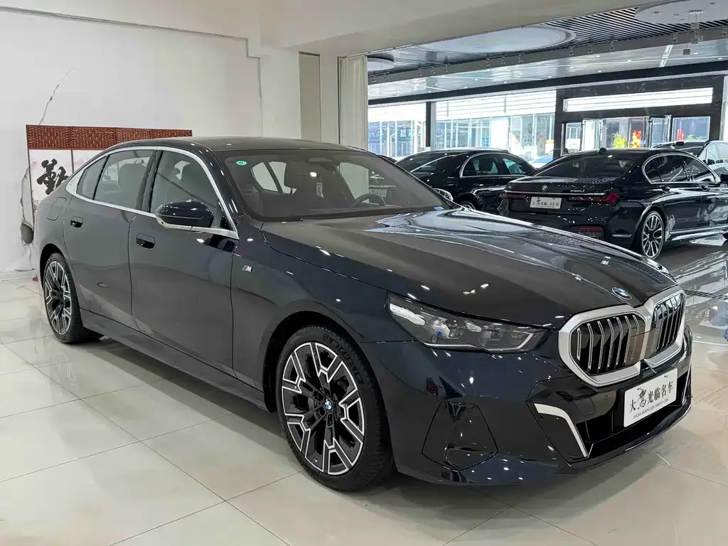 BMW 5 Series 2025 из CN, фото 3