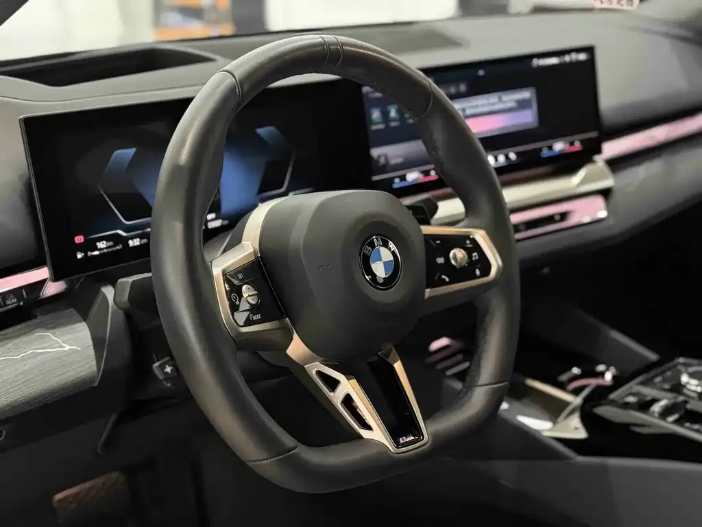 BMW 5 Series 2025 из CN, фото 5