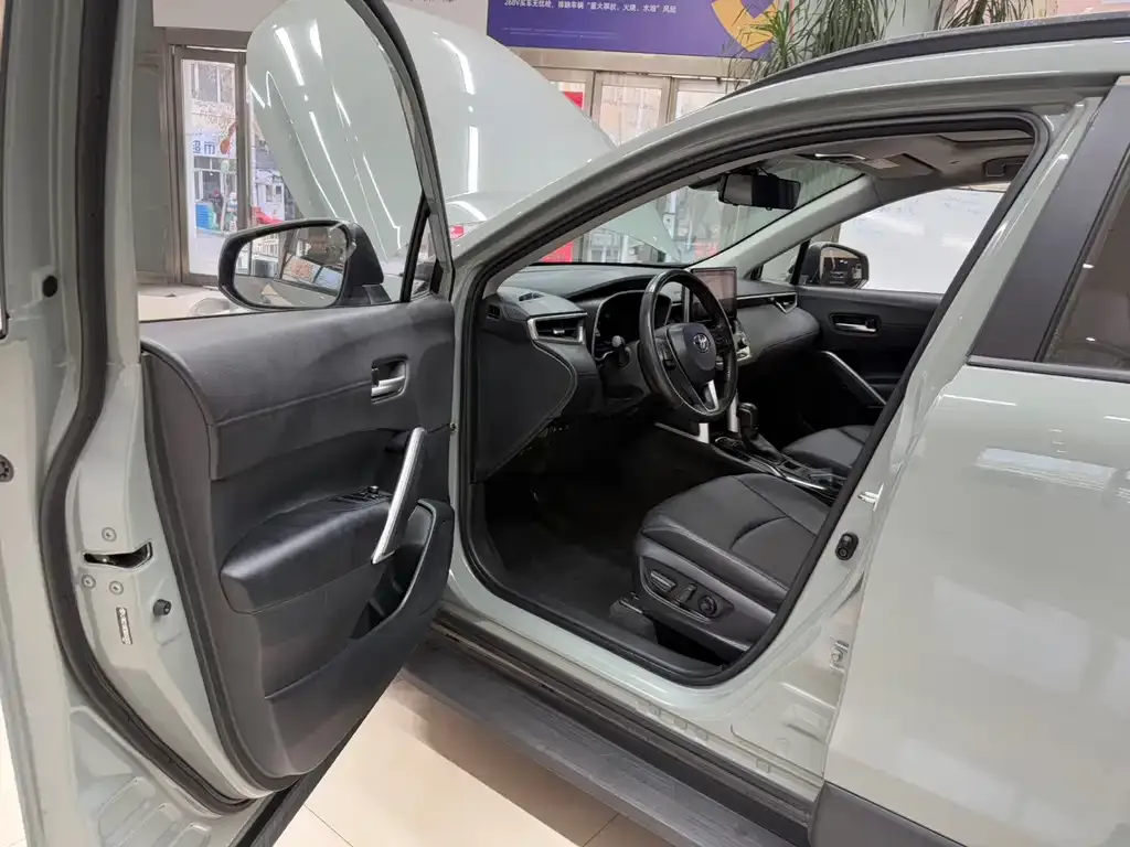 Toyota Corolla Cross 2022 из CN, фото 8
