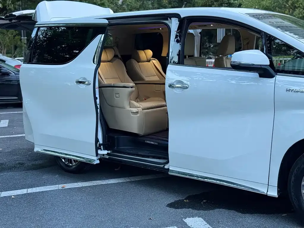 Toyota Vellfire 2021 из CN, фото 7