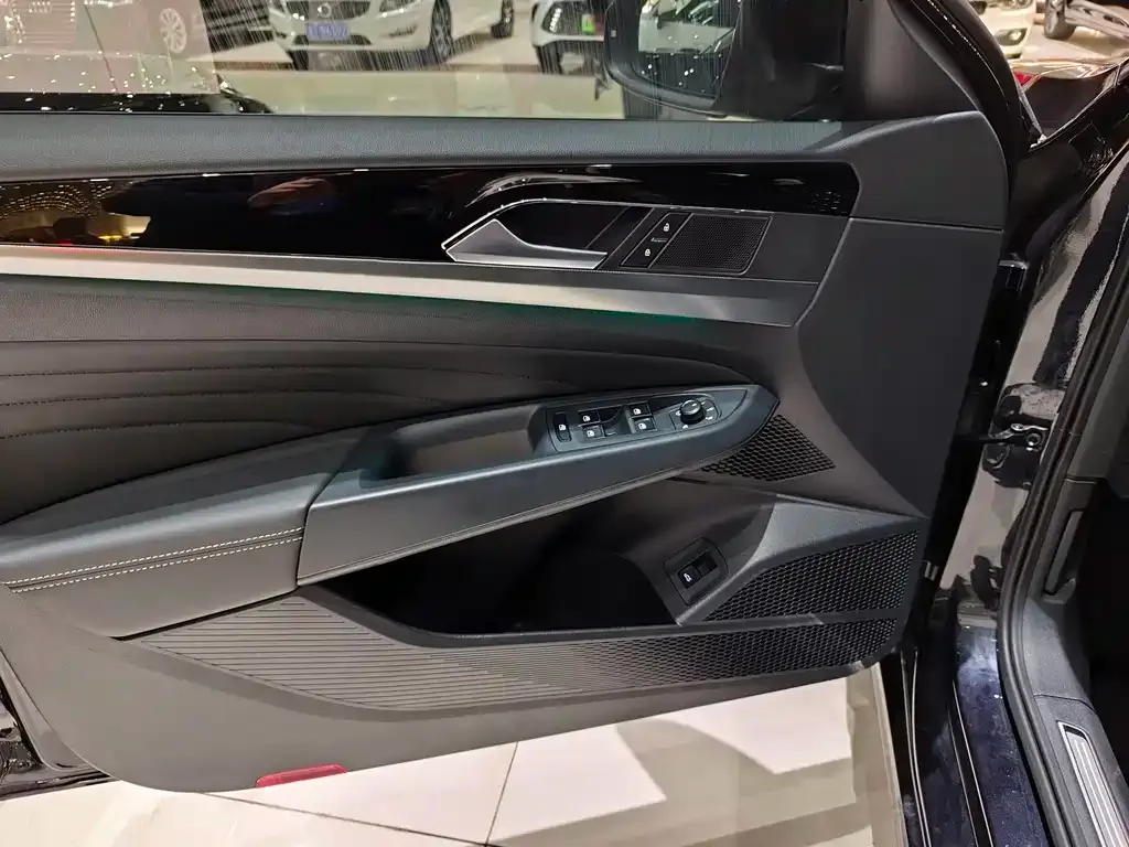 Volkswagen Passat 2021 из CN, фото 3