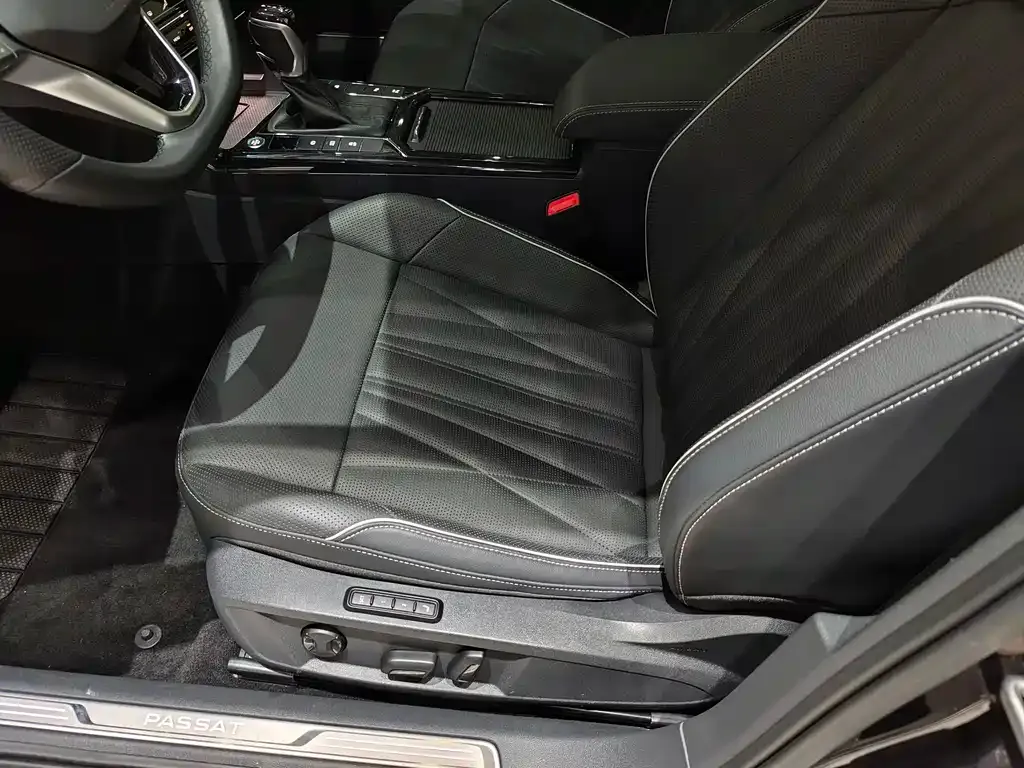 Volkswagen Passat 2021 из CN, фото 5