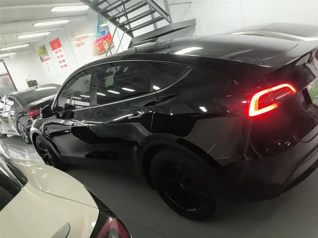 Tesla Model Y — фото 5