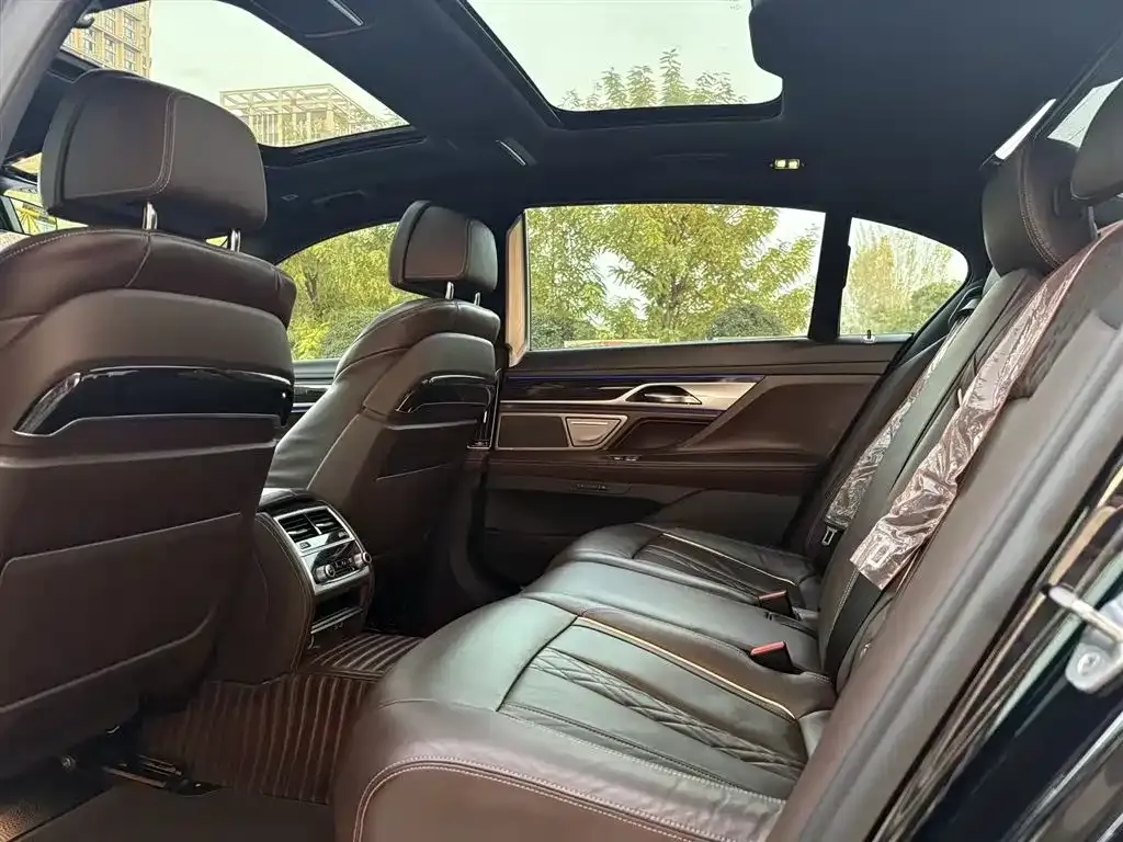 BMW 7 Series 2021 из CN, фото 10