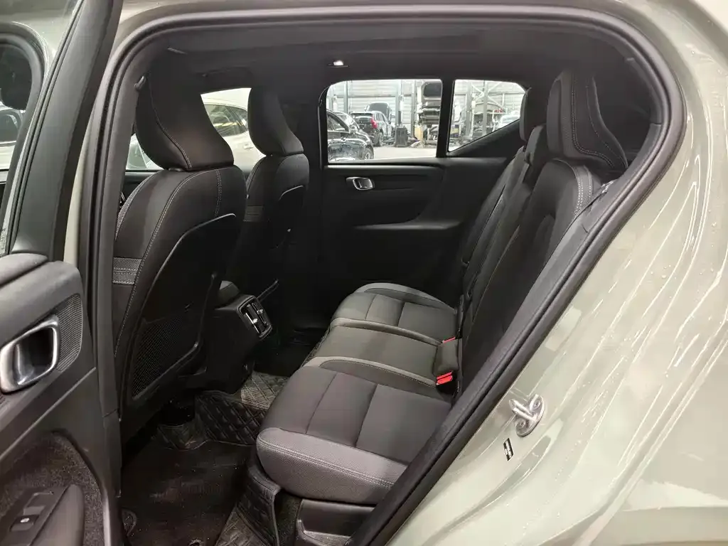 Volvo XC40 2025 из CN, фото 10