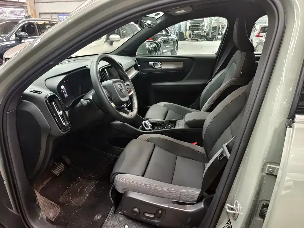 Volvo XC40 2025 из CN, фото 8