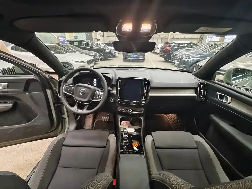 Volvo XC40 2025 из CN, фото 9