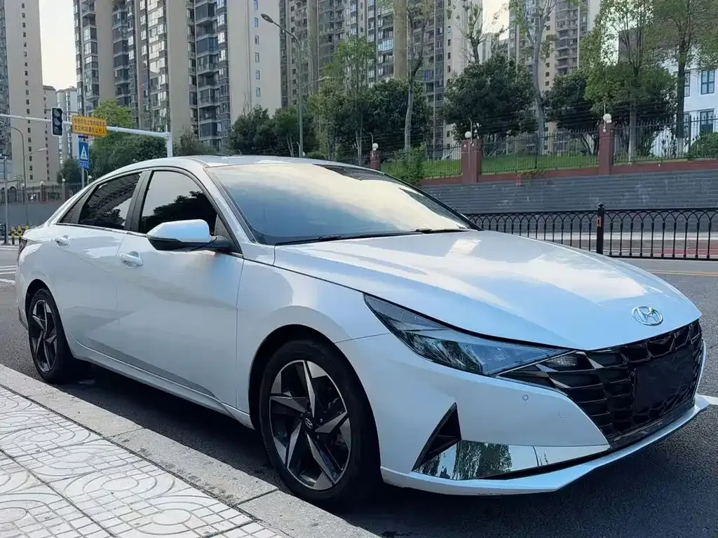 Hyundai Elantra 2023 из CN, фото 1