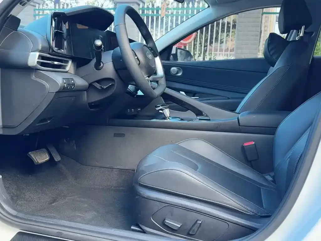 Hyundai Elantra 2023 из CN, фото 4
