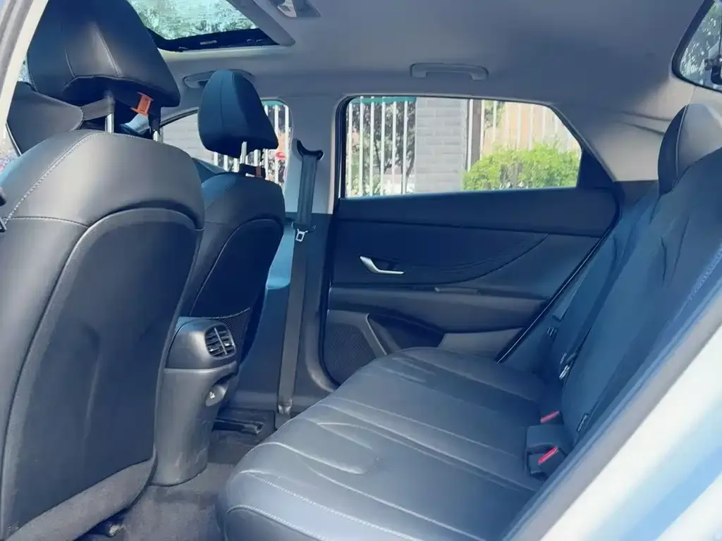 Hyundai Elantra 2023 из CN, фото 6