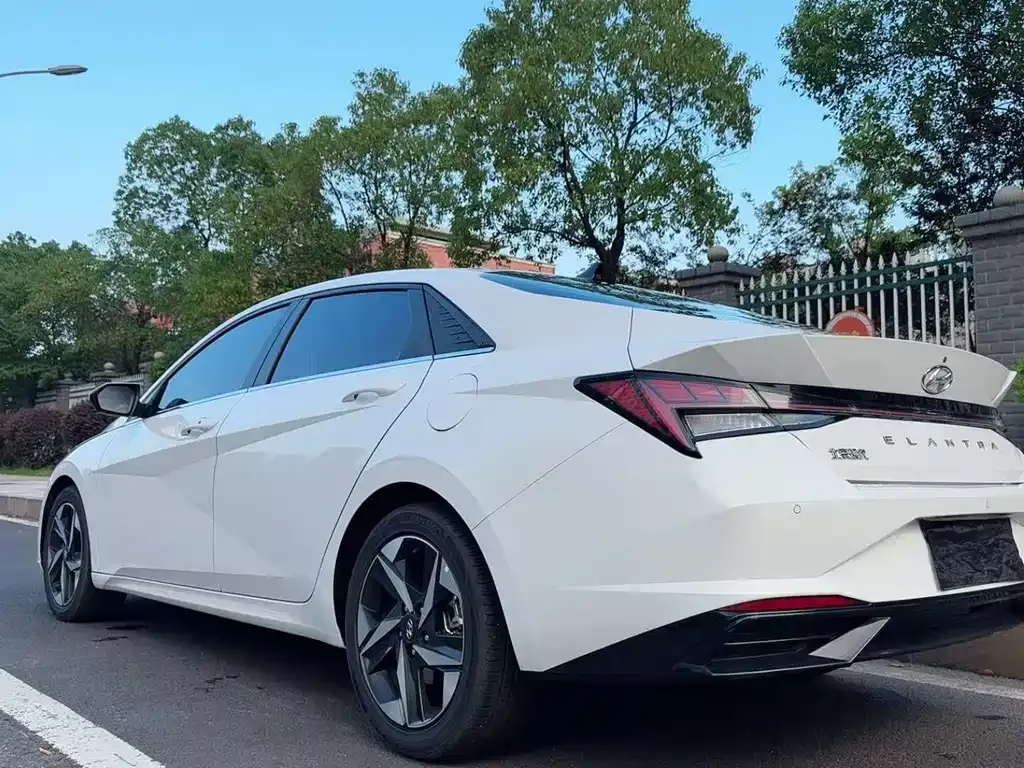 Hyundai Elantra 2023 из CN, фото 9