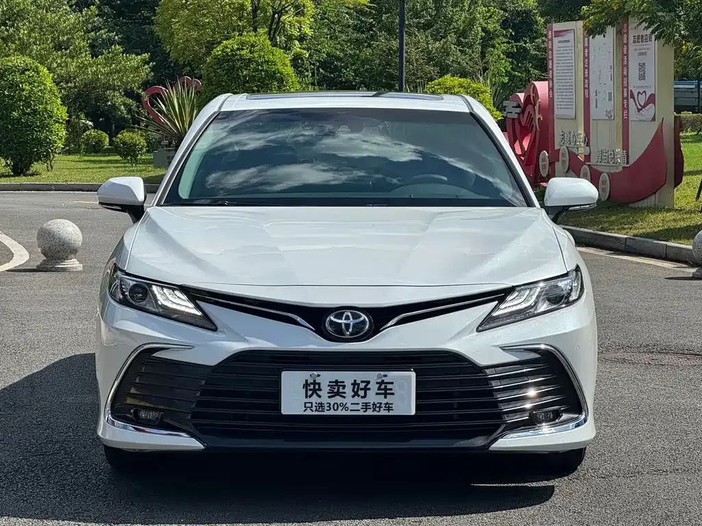 Toyota Camry 2023 из CN, фото 2