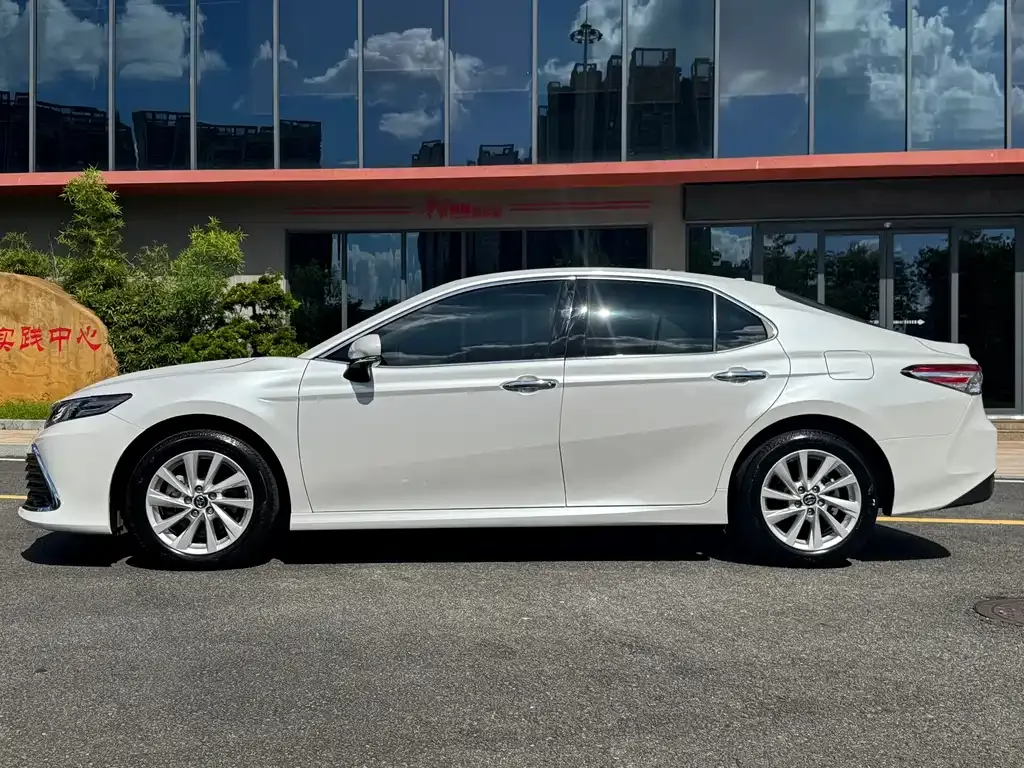 Toyota Camry 2023 из CN, фото 3