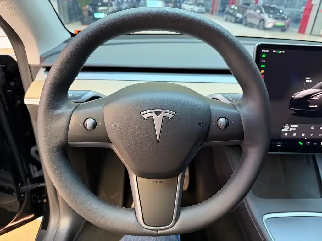 Tesla Model Y — фото 7