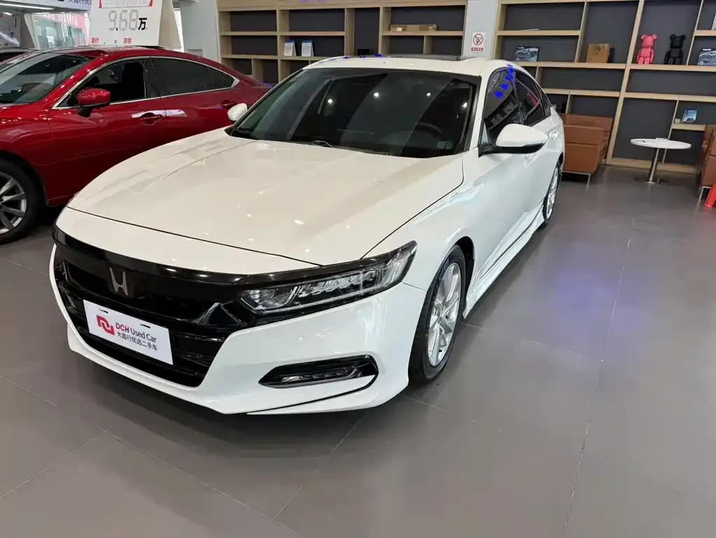 Honda Accord — фото 1