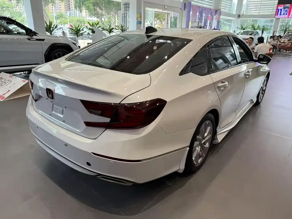 Honda Accord — фото 10