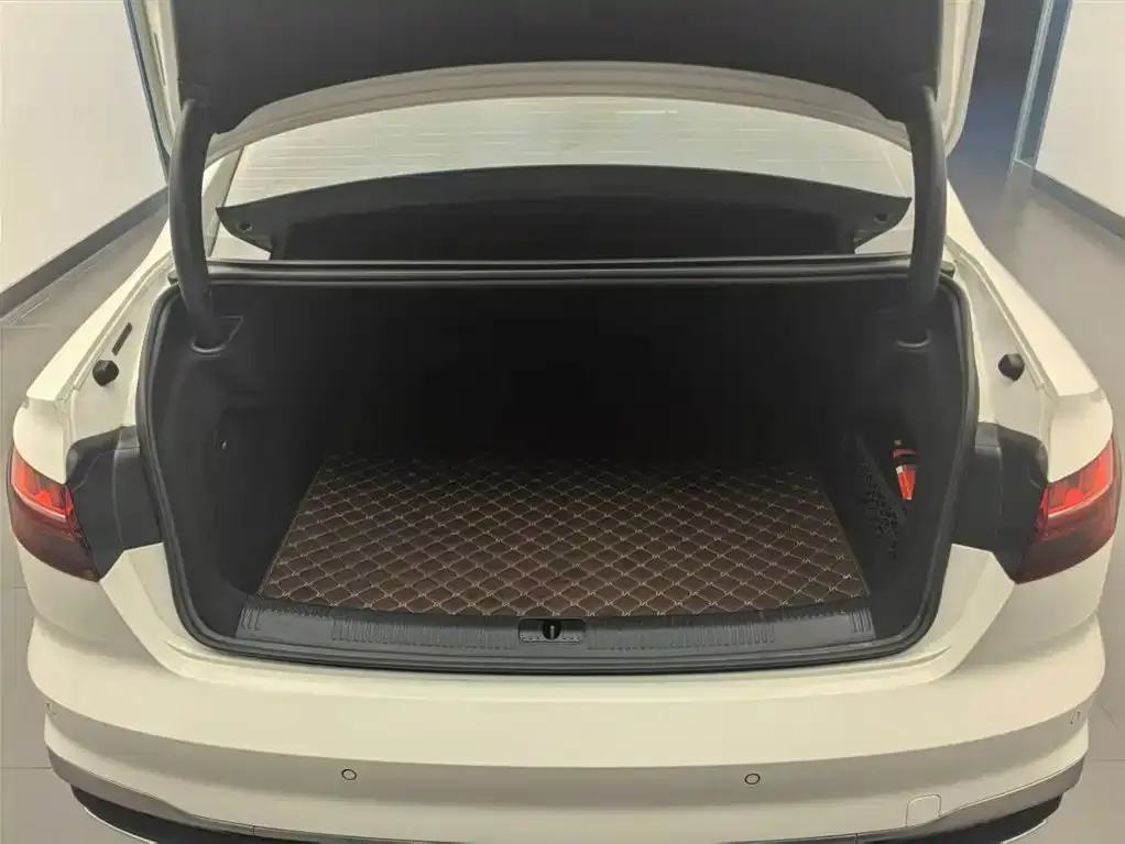 Audi A4L 2021 из CN, фото 8