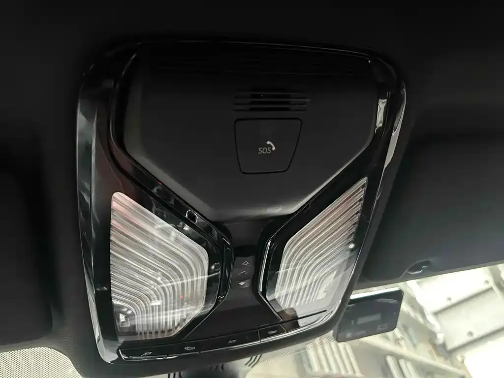 BMW 5 Series 2021 из CN, фото 8
