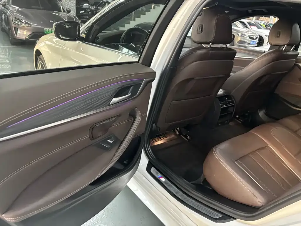 BMW 5 Series — фото 10