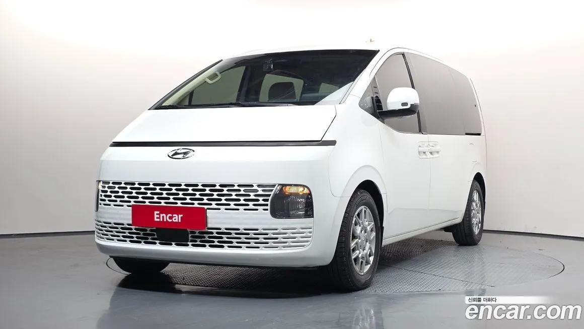 Hyundai Staria — фото 1