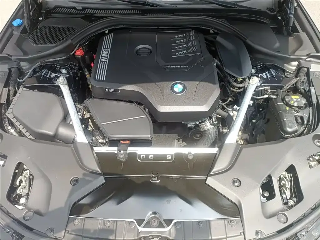 BMW 5 Series 2023 из CN, фото 9